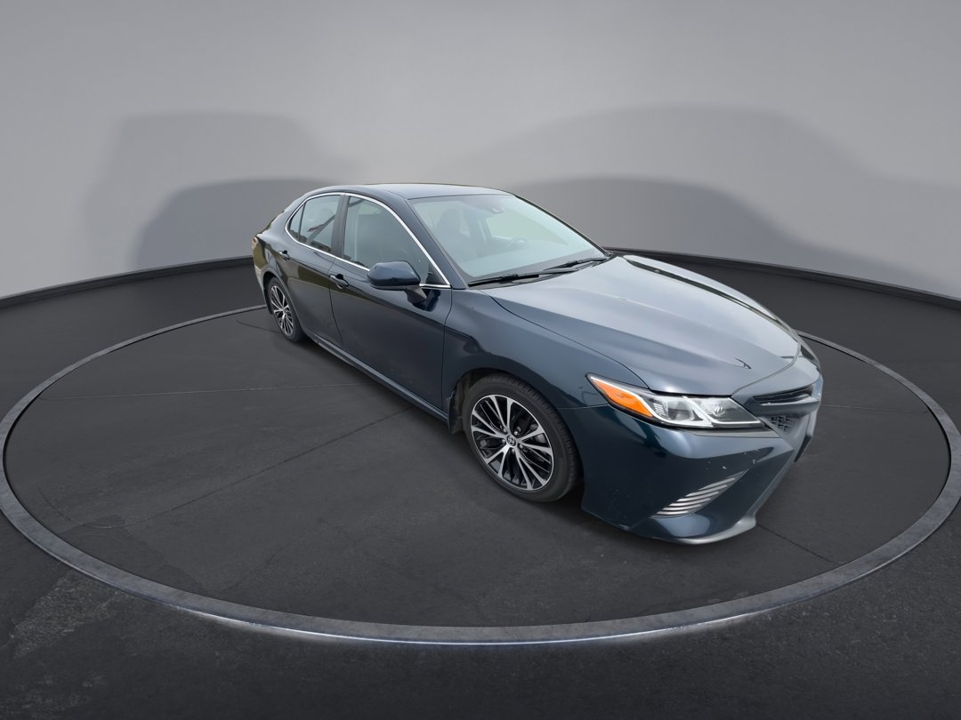 2020 Toyota Camry SE photo 2