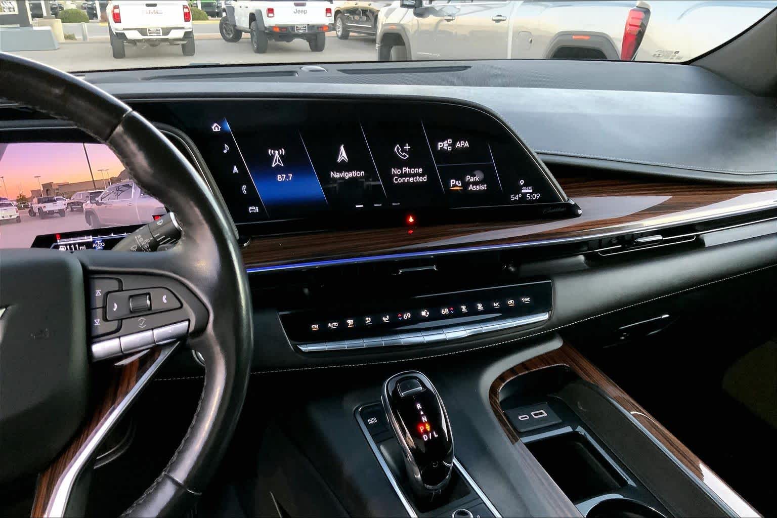 2022 Cadillac Escalade ESV Premium Luxury photo 3