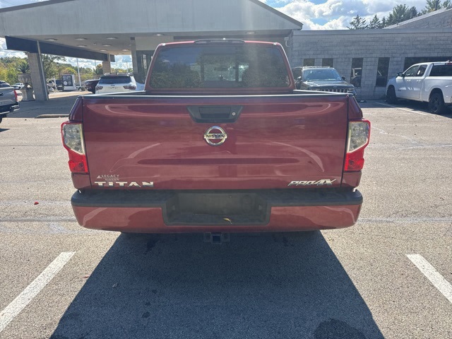 2019 Nissan Titan PRO-4X photo 3