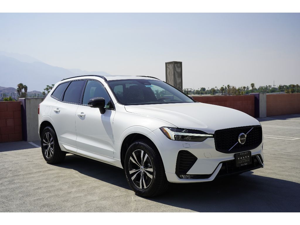 2025 Volvo XC60 Core's photo