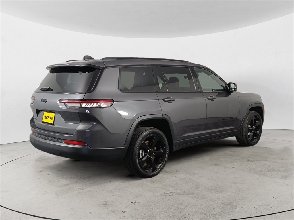 2023 Jeep Grand Cherokee Altitude photo 2