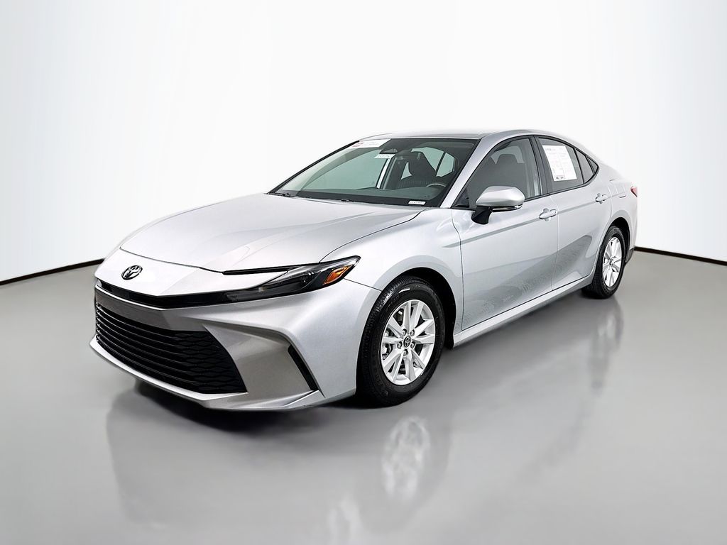 2025 Toyota Camry Hybrid LE photo 3