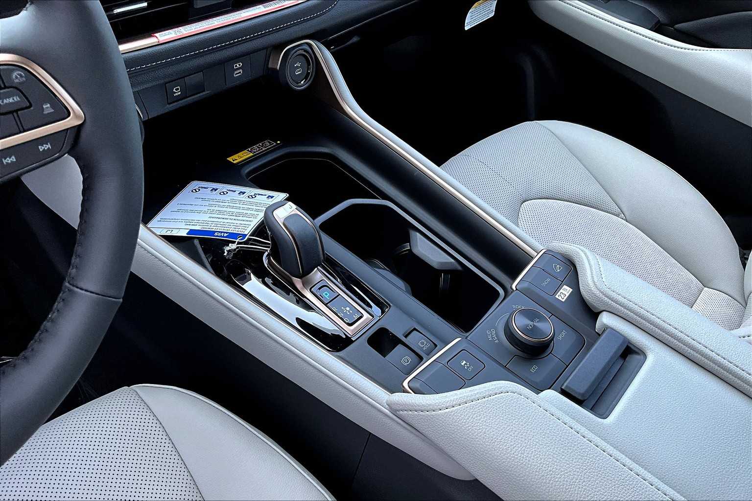 2025 Toyota Grand Highlander Hybrid MAX Platinum AWD photo 7