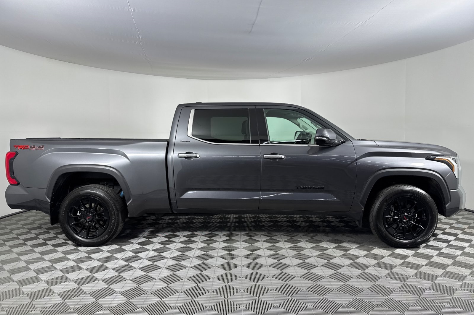2023 Toyota Tundra Limited photo 3