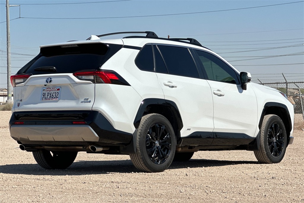 2024 Toyota RAV4 Hybrid SE photo 2