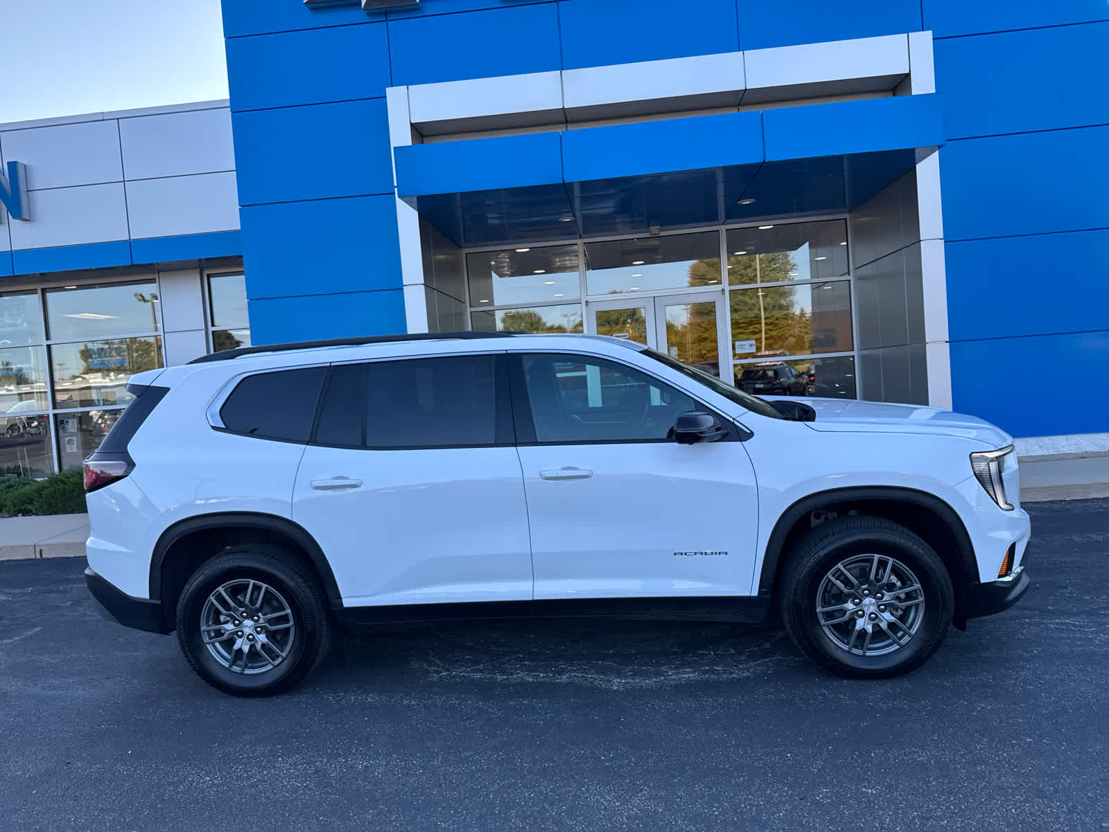 2025 Gmc Acadia Elevation photo 2