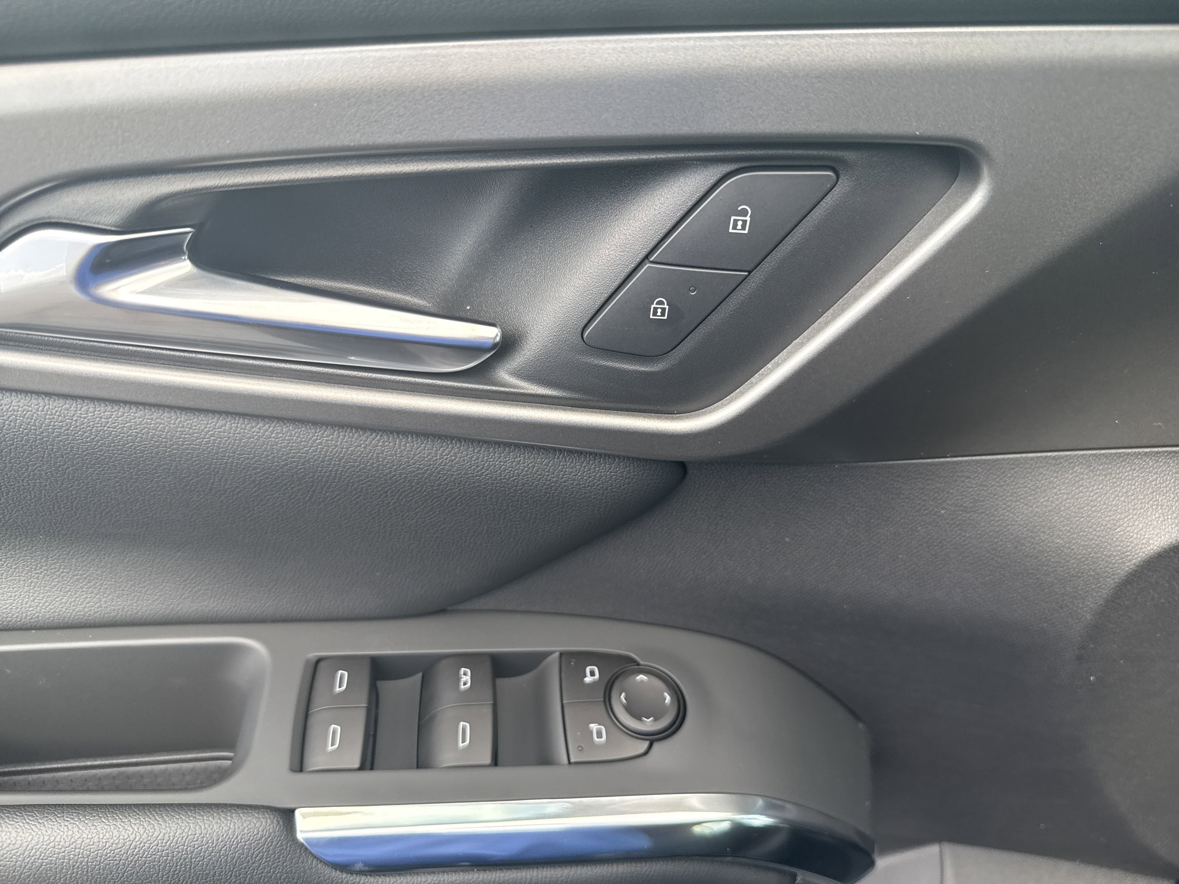 2026 Chevrolet Traverse photo 3