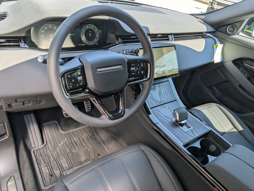 2026 Land Rover Range Rover Evoque Dynamic SE photo 3