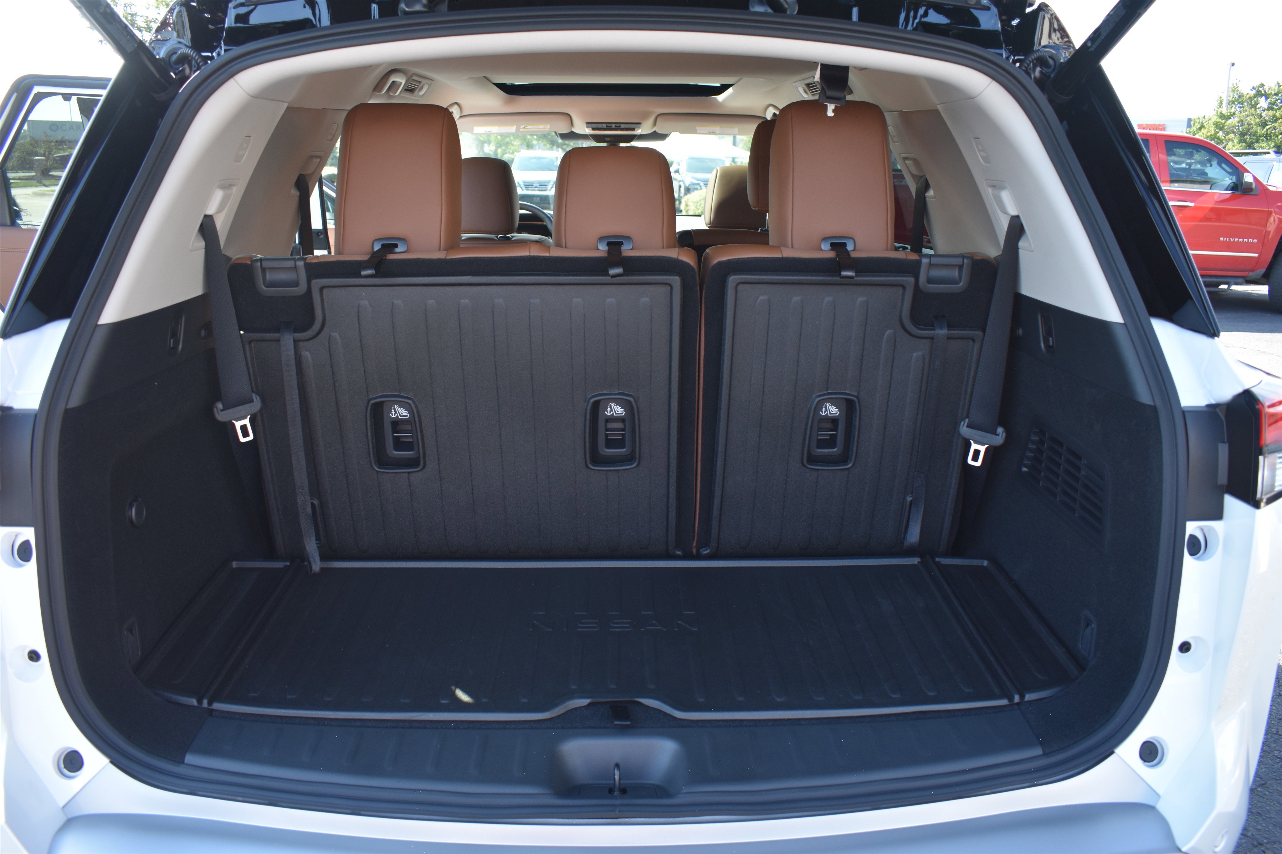 2025 Nissan Pathfinder Platinum photo 10