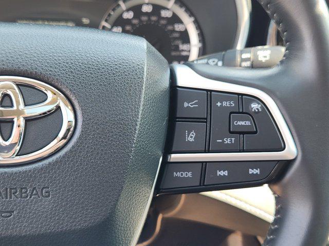 2024 Toyota Highlander XLE photo 16