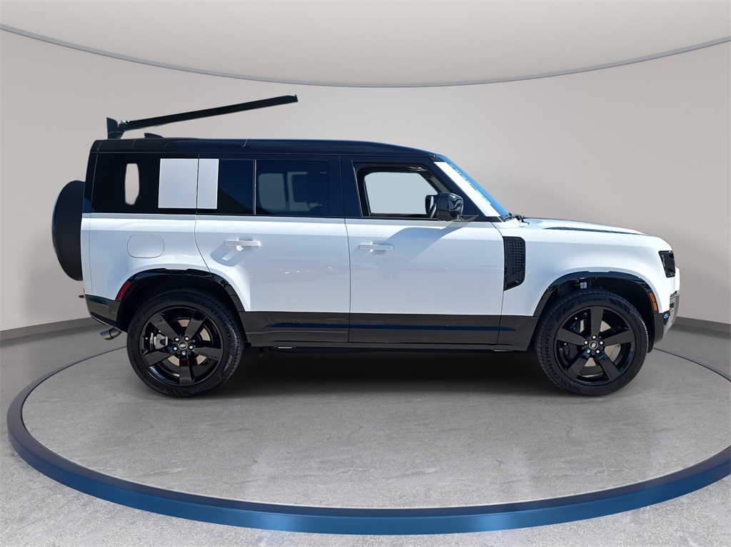 2025 Land Rover Defender 110 X-Dynamic SE photo 2