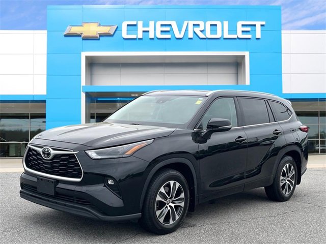 Used 2022 Black Toyota XLE image 1