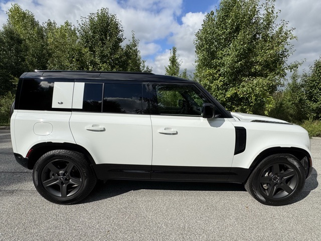 2023 Land Rover Defender 110 X-Dynamic SE photo 3