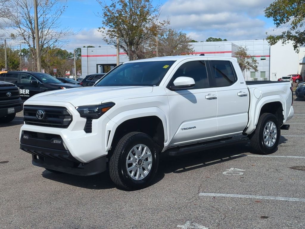 2025 Toyota Tacoma SR5's photo