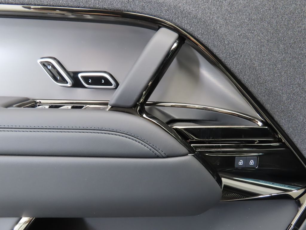 2025 Land Rover Range Rover Sport SE photo 22