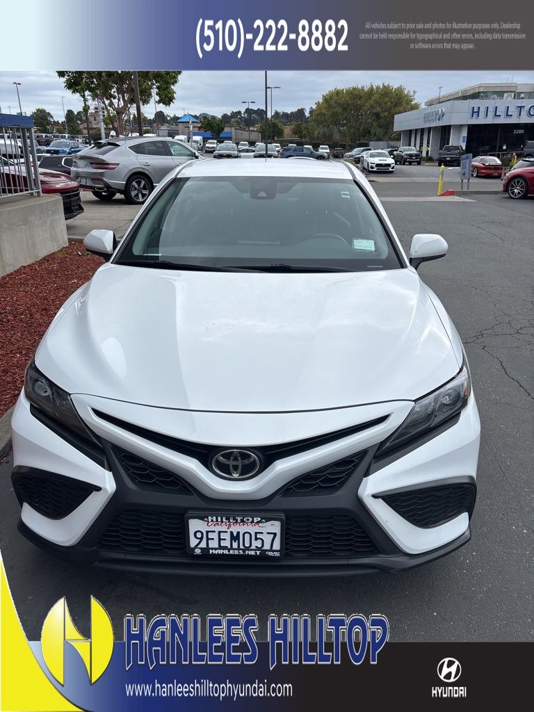 2021 Toyota Camry SE photo 2