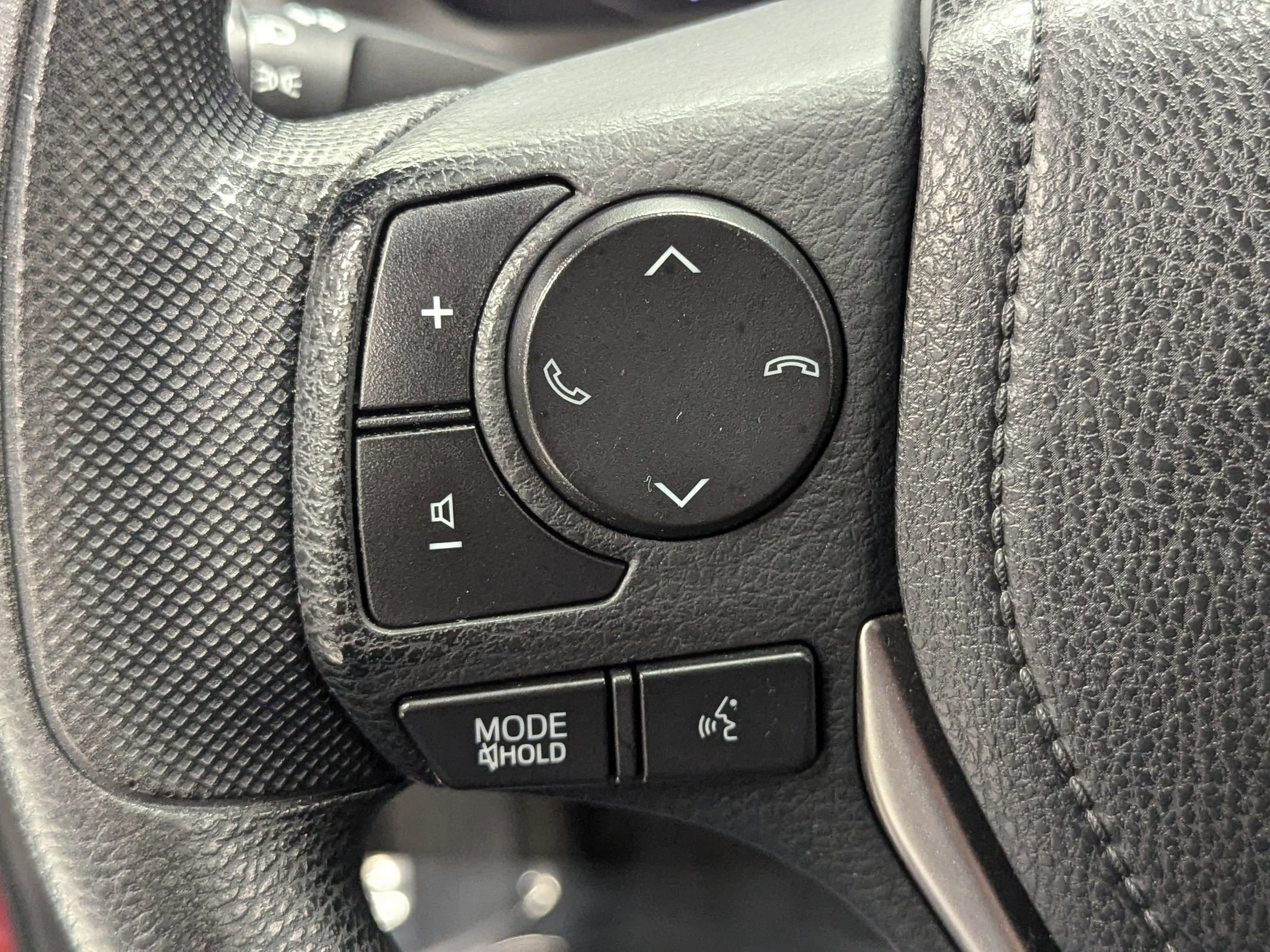2018 Toyota RAV4 LE photo 11