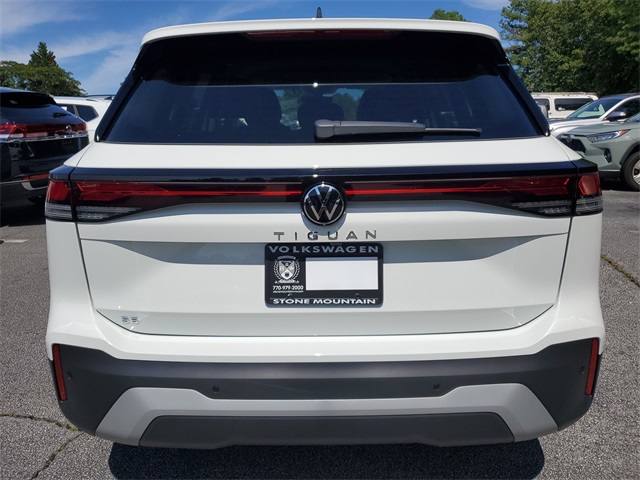 2025 Volkswagen Tiguan SE photo 2