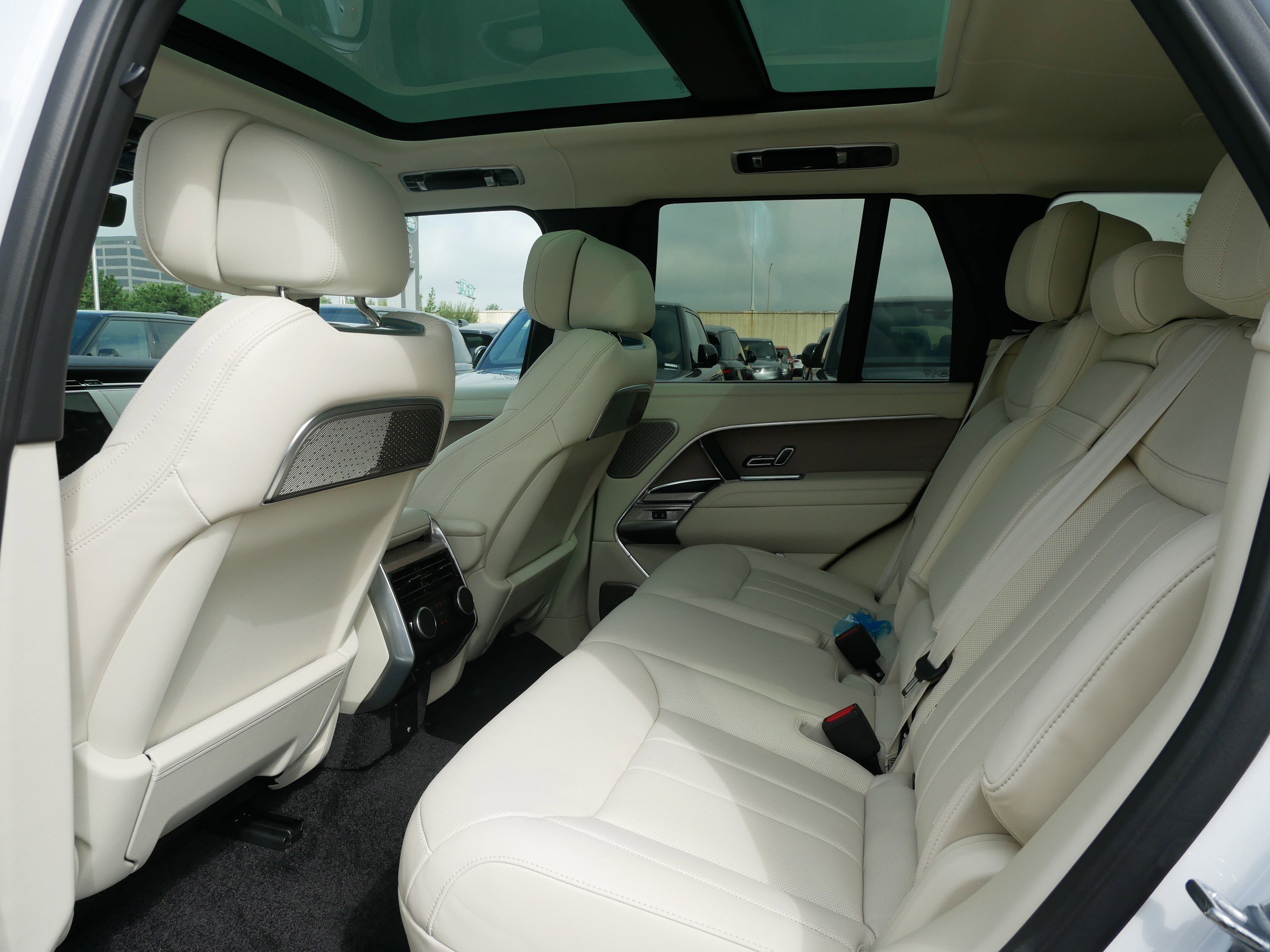 2025 Land Rover Range Rover Autobiography photo 6
