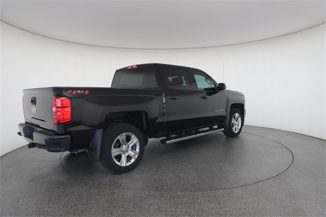 2018 Chevrolet Silverado 1500 Custom photo 18