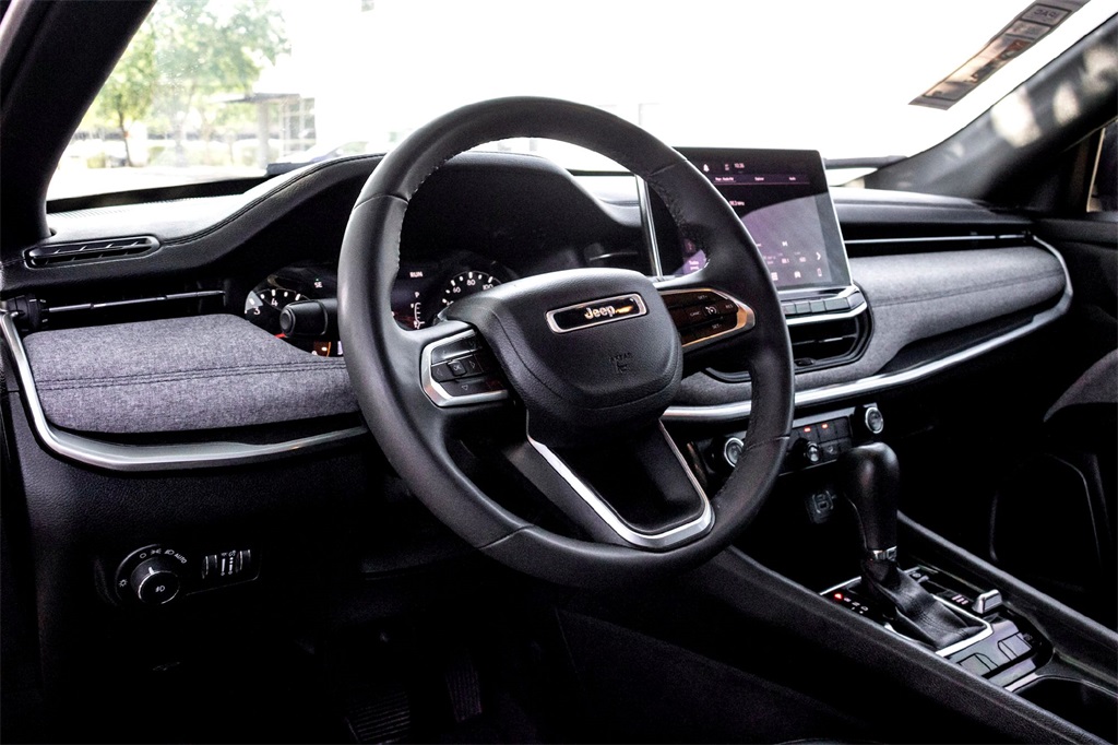 2024 Jeep Compass Latitude photo 14