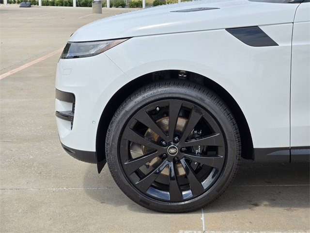 2025 Land Rover Range Rover Sport SE photo 5