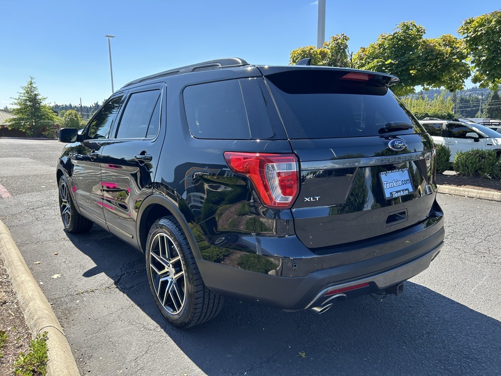 2017 Ford Explorer XLT photo 8