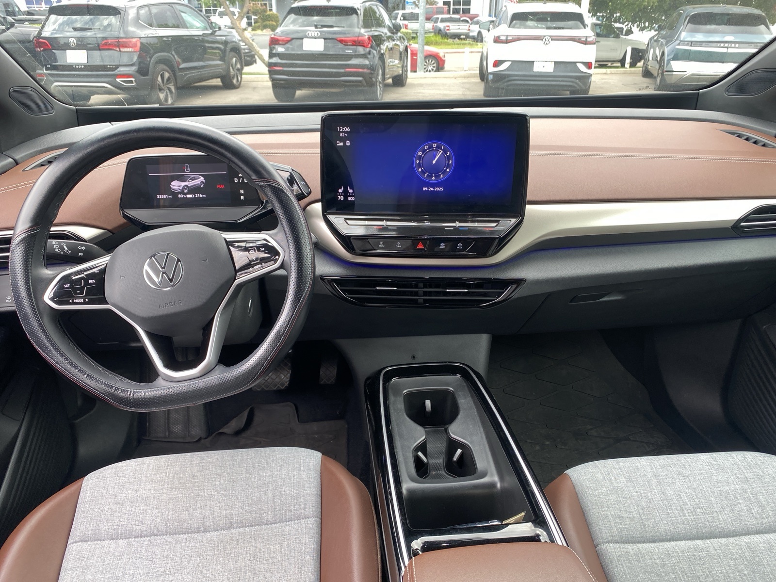 2023 Volkswagen ID.4 Pro photo 10