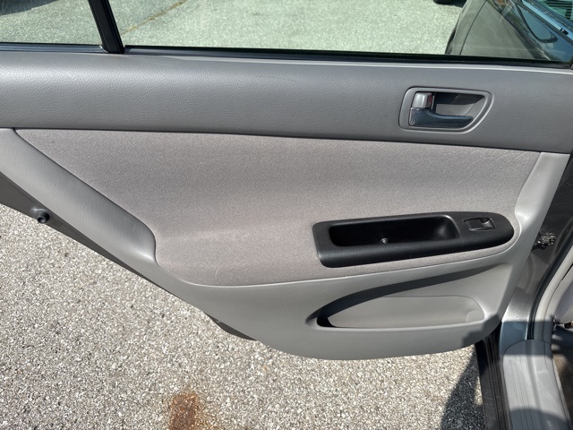 2005 Toyota Camry LE photo 13