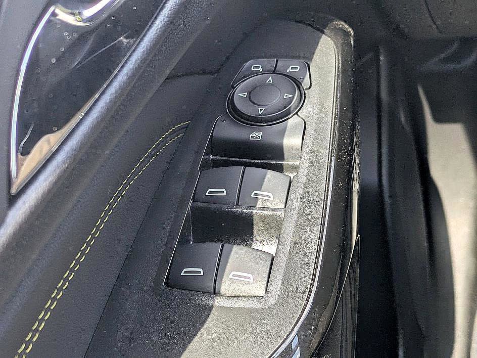 2025 Chevrolet Trax LT photo 12