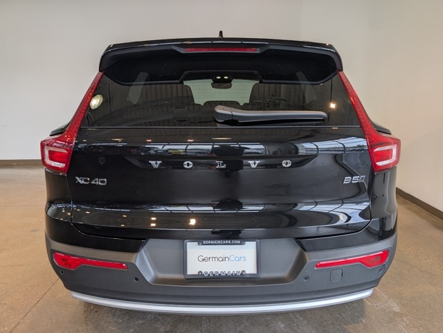 2025 Volvo XC40 Core photo 4