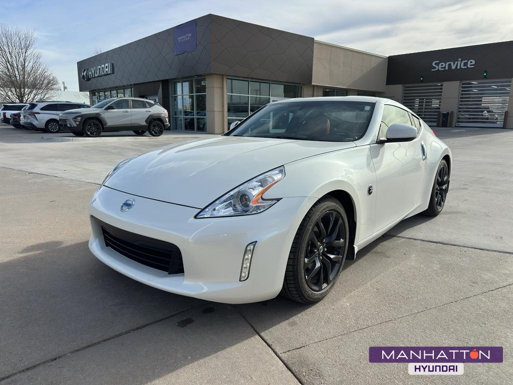2016 Nissan 370Z Coupe Touring's photo