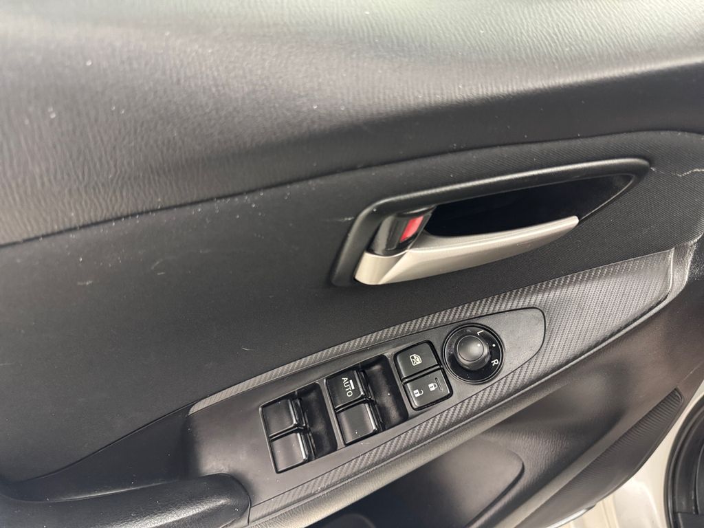 2020 Toyota Yaris L photo 12
