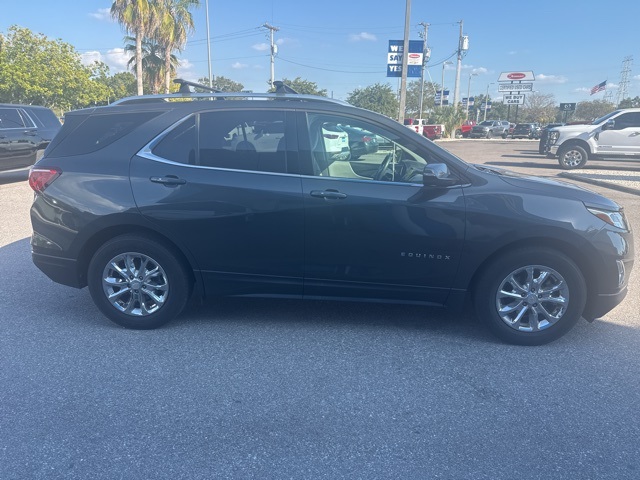 2018 Chevrolet Equinox LT photo 2