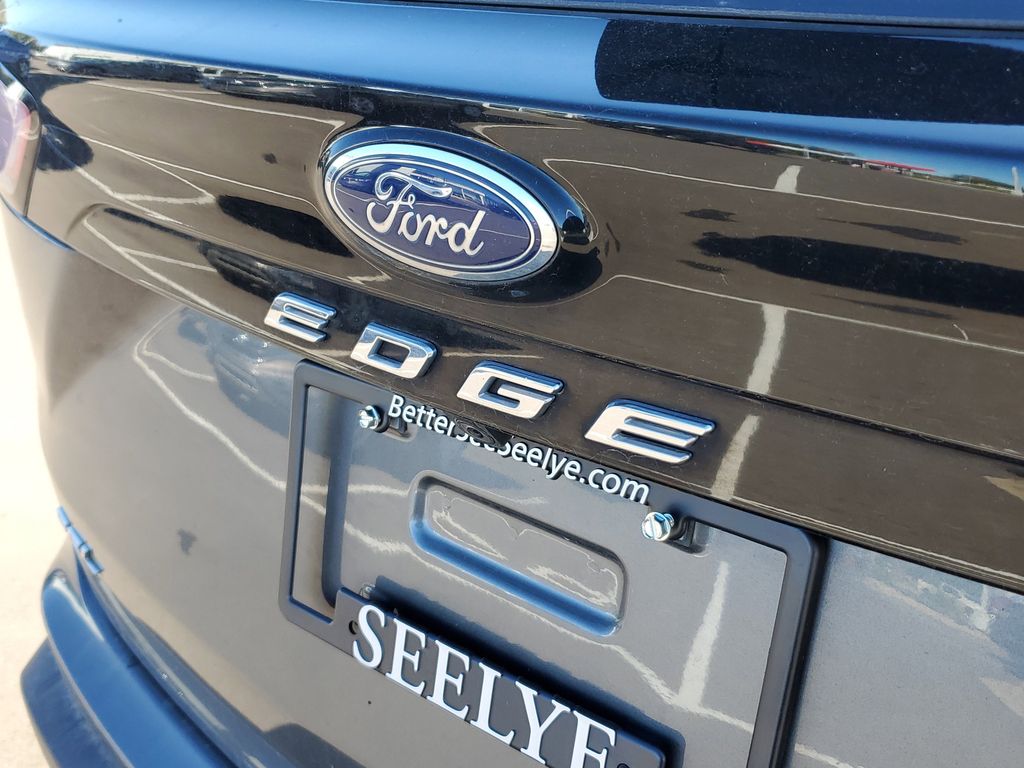 2023 Ford Edge SEL photo 4