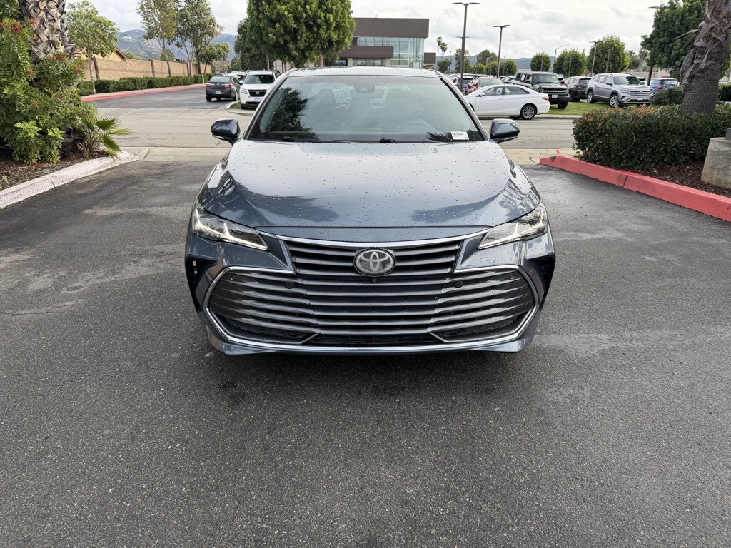 2019 Toyota Avalon Limited's photo