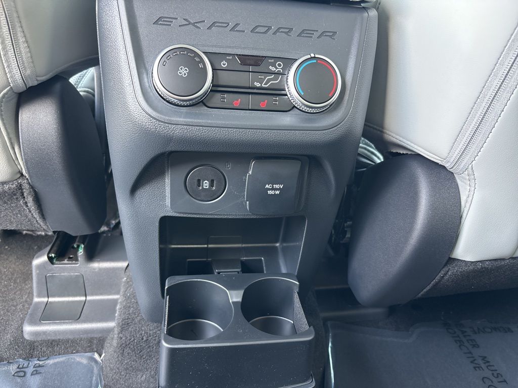 2025 Ford Explorer Platinum photo 29