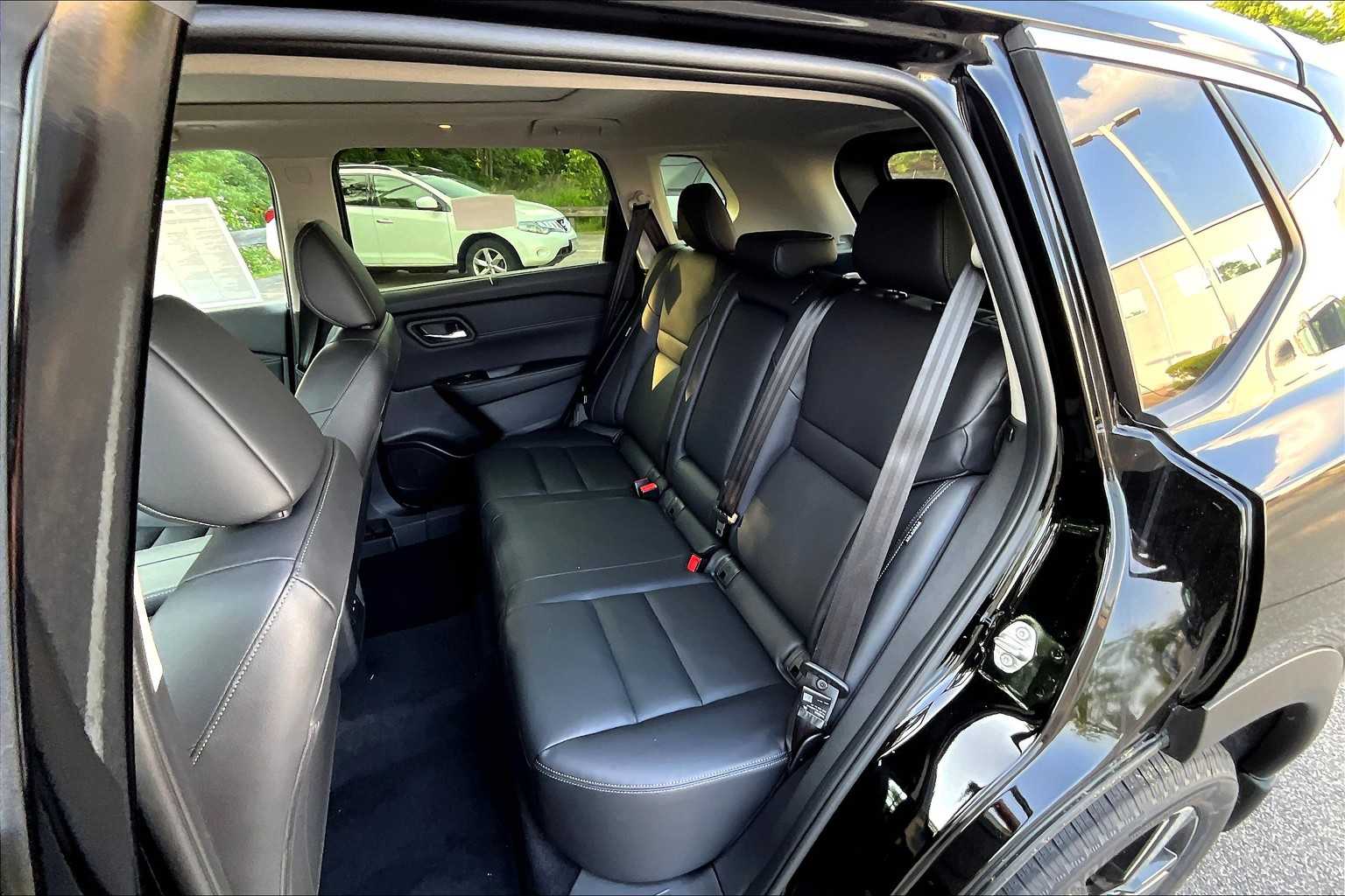 2025 Nissan Rogue SL photo 12