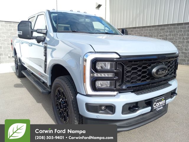 2025 Ford F-350 Super Duty Lariat's photo