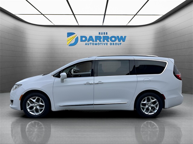 2017 Chrysler Pacifica Touring Plus photo 2