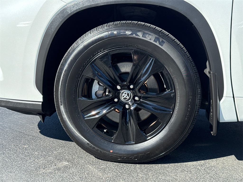 2022 Toyota Highlander XLE photo 5
