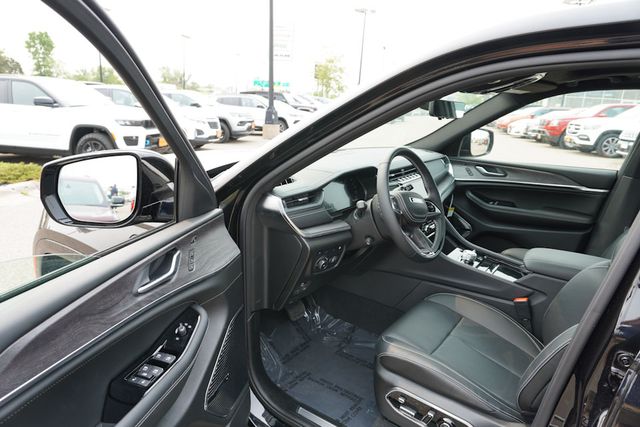 2024 Jeep Grand Cherokee Overland 4xe photo 13