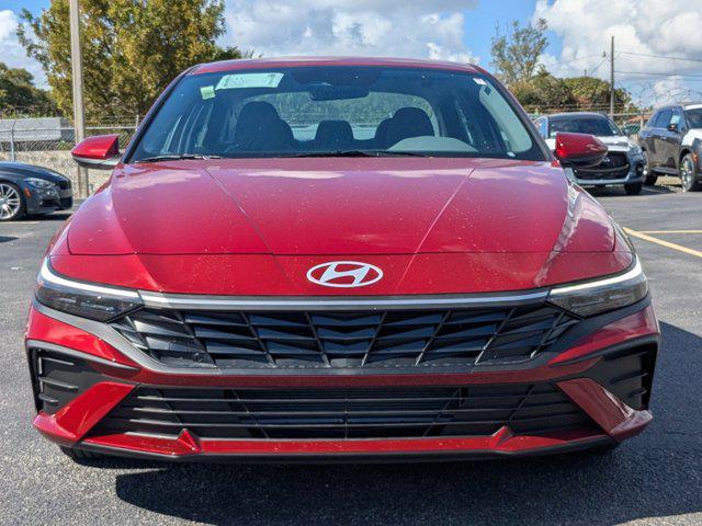 2025 Hyundai Elantra SE photo 3