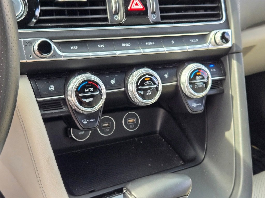 2023 Genesis G70 2.0T photo 24