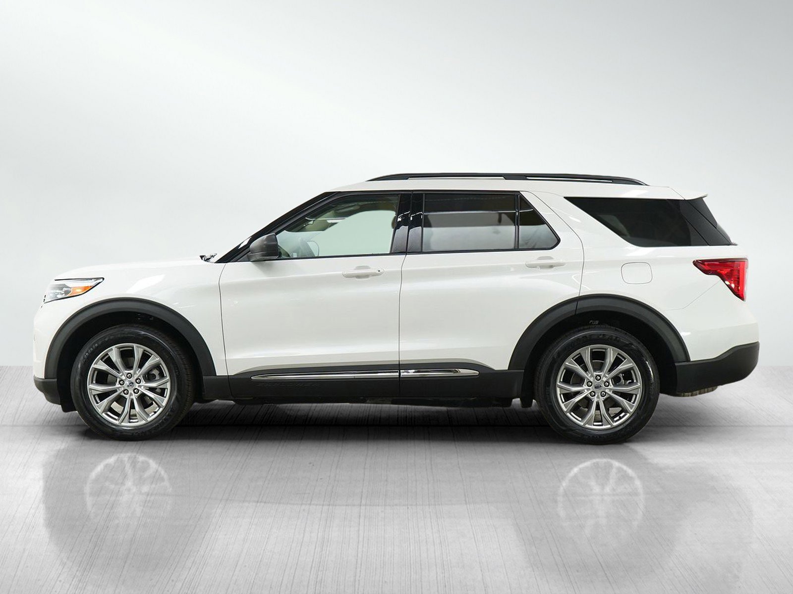 Used 2021 Ford Explorer XLT with VIN 1FMSK8DHXMGA29239 for sale in Minneapolis, Minnesota