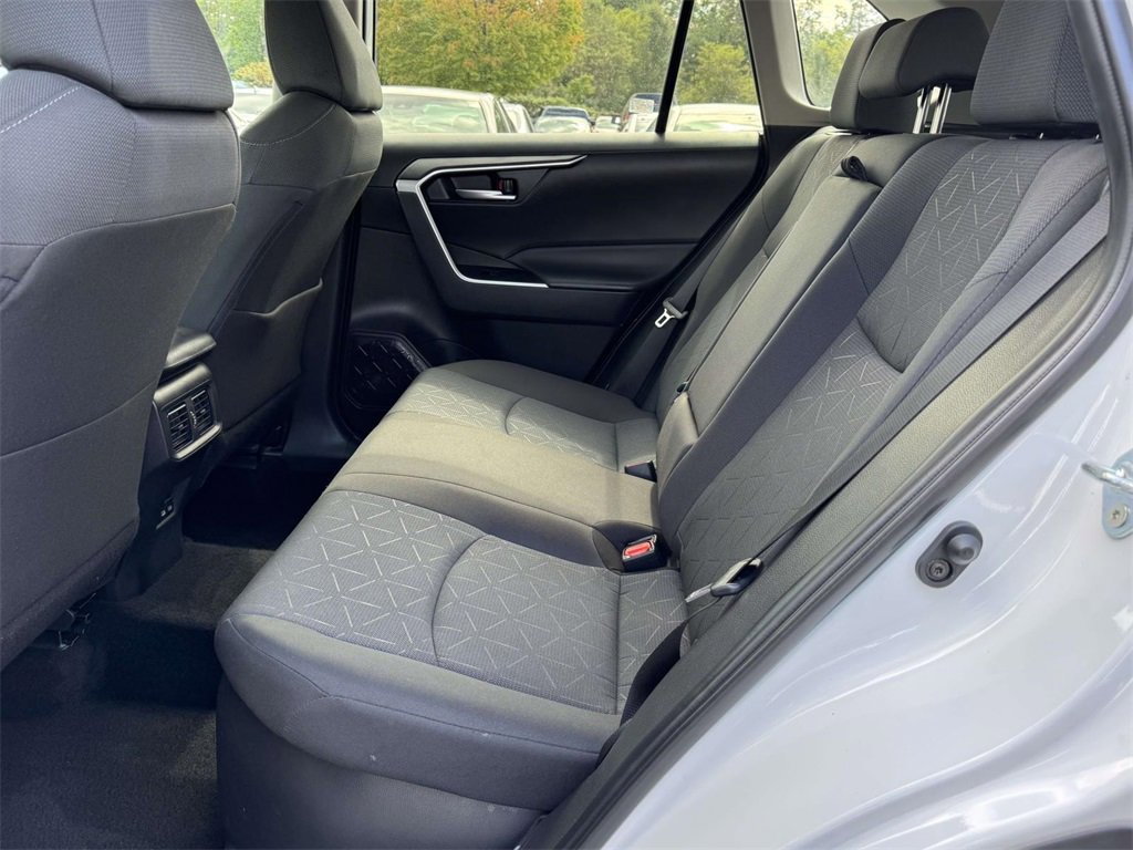 2024 Toyota RAV4 Hybrid XLE photo 13