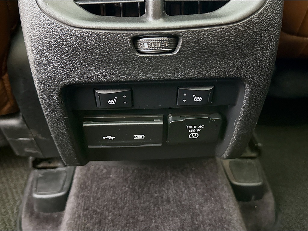 2019 Jeep Cherokee Overland photo 24