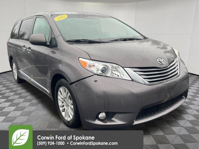 2015 Toyota Sienna XLE's photo