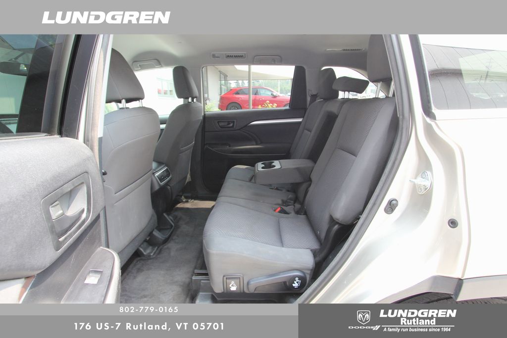 2015 Toyota Highlander LE Plus photo 24