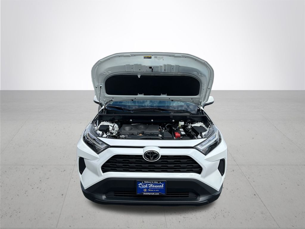 2025 Toyota RAV4 XLE photo 3